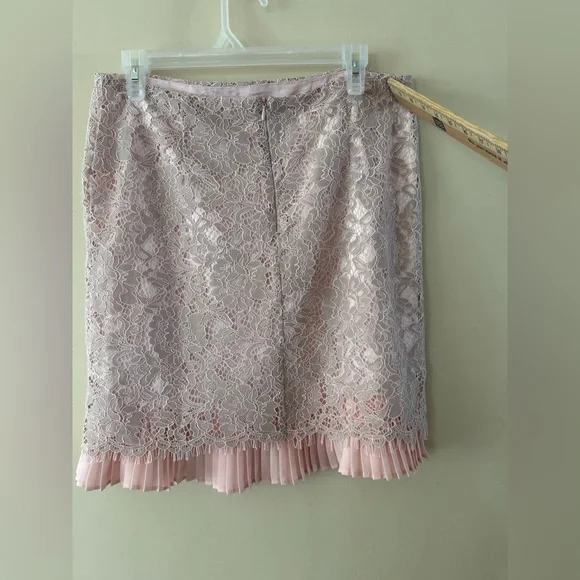 ❤️3/$15❤️ Esqualo lace and pleats skirt - Picture 5 of 8